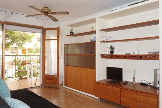 Unique opportunity! Renovated 2-bedroom apartment in La Pineda, with parking space!