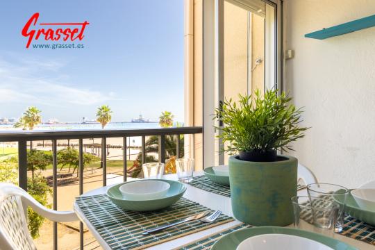 Estudi amb vistes al mar a La Pineda Platja.